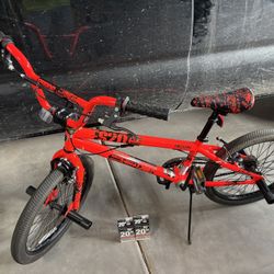 20” Bike With Gyro Pegs And Extra Tubes