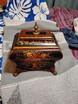 Jewelry box