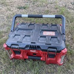 Milwaukee Pack out Medium Box 
