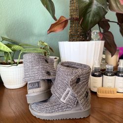 Little Girls Grey Cable Knit Uggs US Size 8