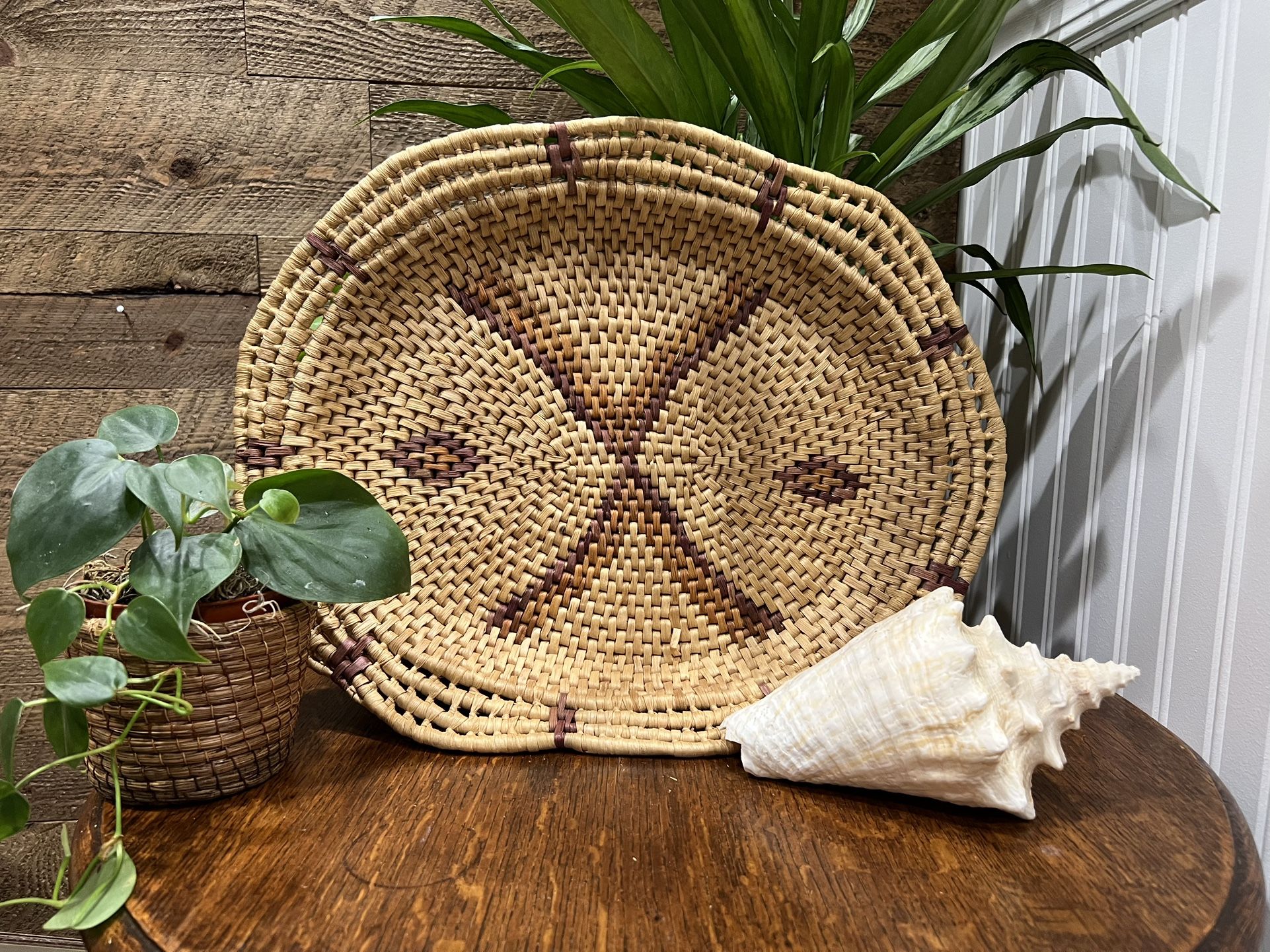 Vintage Grass Woven Basket Tray Oval Platter Wall Decor Geometric Native Scalloped Boho Charger