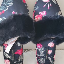 BRAND NEW VICTORIA SECRET SLIPPERS SIZE LARGE 