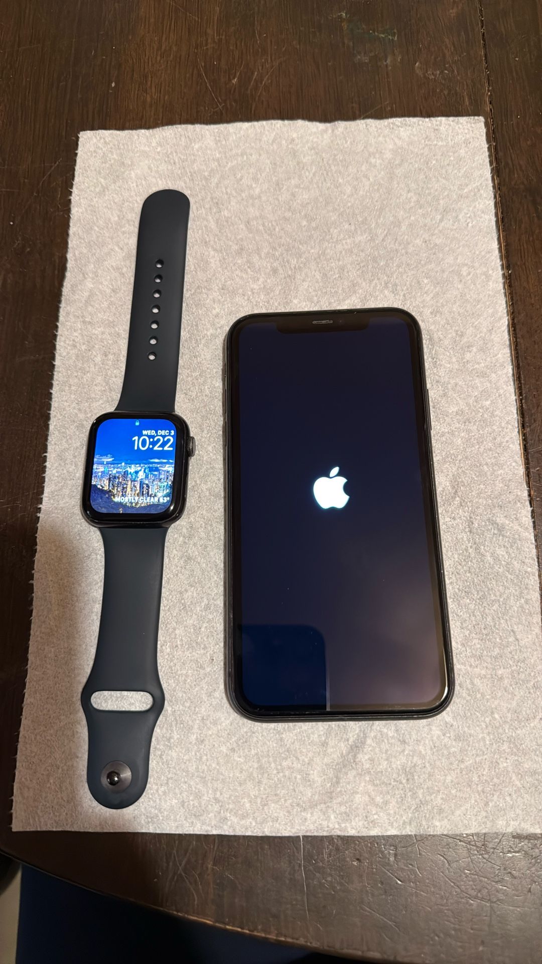 iPhone 11 and Apple Watch SE 