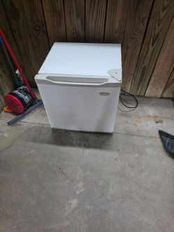 Mini refrigerator