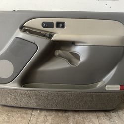 2000 to 2002 Yukon Tahoe Sierra RH Front Gray Door Panel