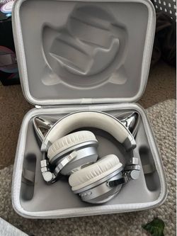 Limited edition Ariana grande headphones