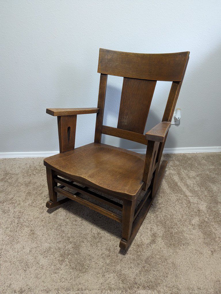 Great Antique Rocking Chair - Arts & Crafts Style!