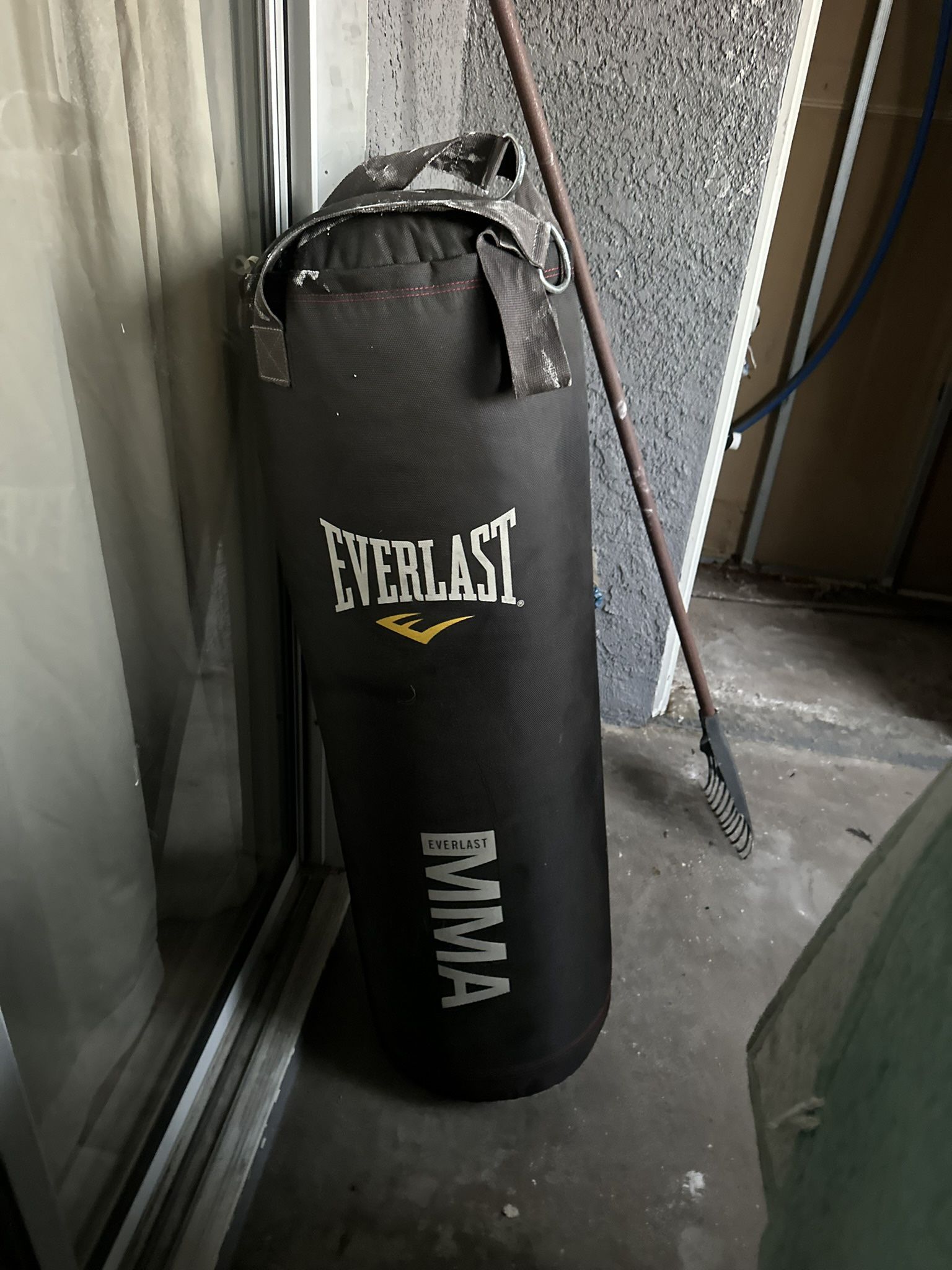 Everlast 70-Pound MMA Poly Canvas Heavy Bag