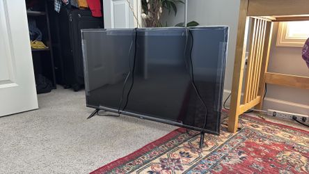 TCL TV - in good condition (no remote)