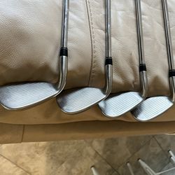 Pre- Owned Taylor Made (4) Club Golf Iron Set