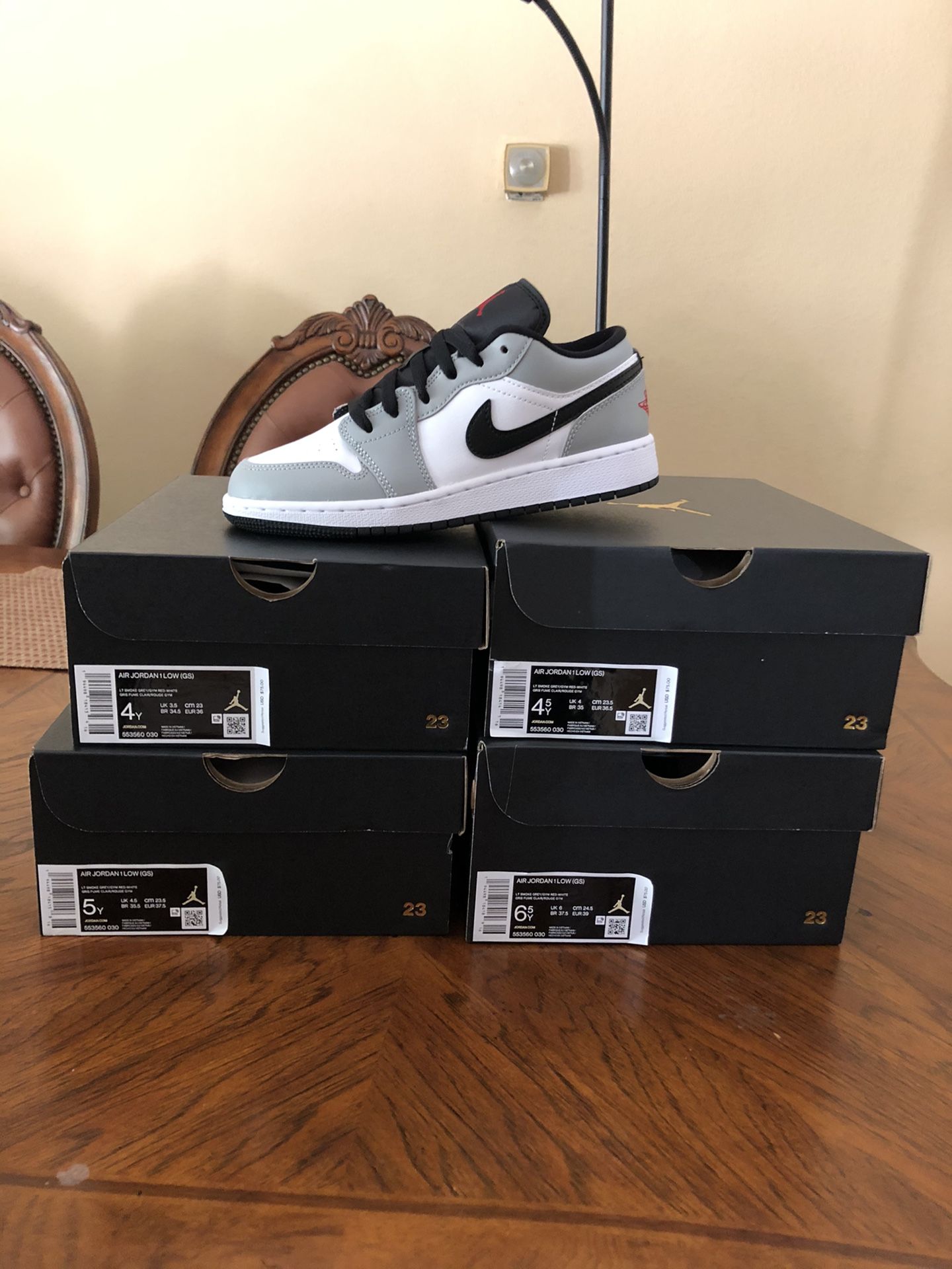 Jordan 1 low smoke grey