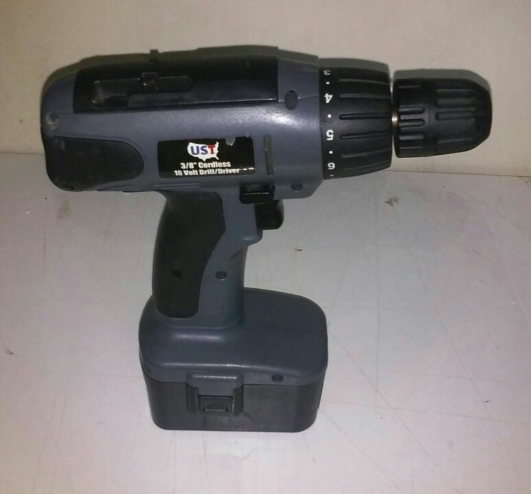 Black & Decker 18V Firestorm BDDC180 UD-18V2C Dual Power Tool Battery  Charger for Sale in Vancouver, WA - OfferUp