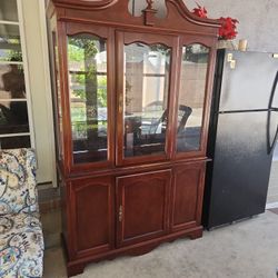 Brown Dresser With Mirrior