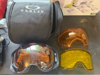 Oakley Snow Goggles w/ 2 Extra Lenses & Hard Case