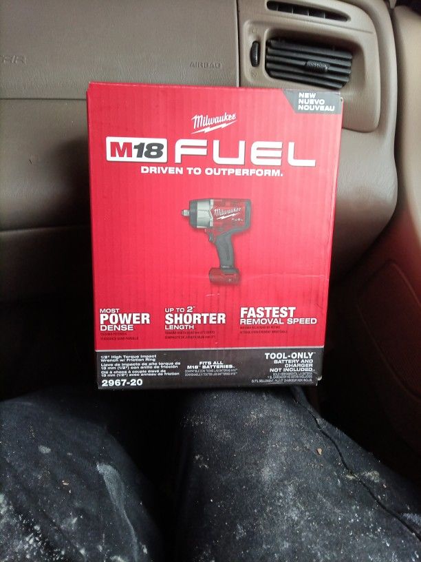 Milwaukee 2967-20. 200