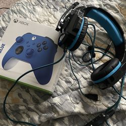 Xbox Controller With Headphones And Stand 