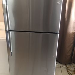 GE Top Freezer Stainless Steel Refrigerator $250