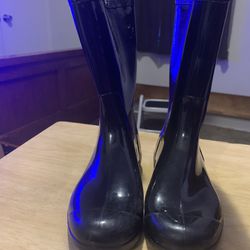 Girls Ugg Rain Boots Size One (1)