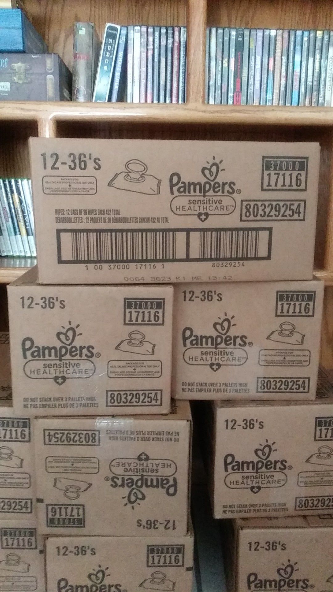 Pampers wipes (432) count