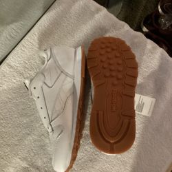 Reebox nwt size 3 unisex