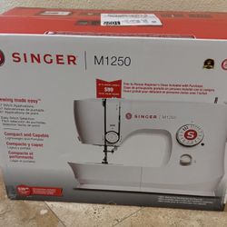 Singer Sewing Machine 