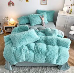 NEW Roscloud Faux Fur Comforter Set KING