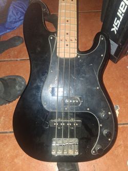 Squier precision bass.         4 string