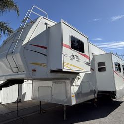 2005 Sandpiper Sierra Fifth Wheel Toy Holder