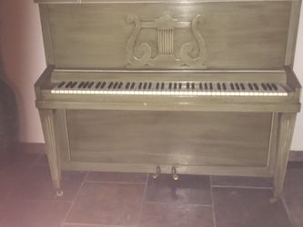 ANTIQUE 1895 PIANO