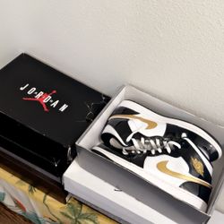 AUTHENTIC Jordan 1 Retro 