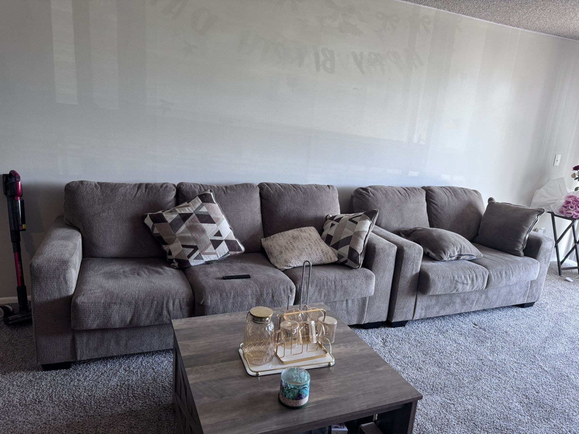 I Sell Sofa & Table