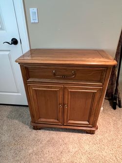 Bernhardt Oak End Table / Cabinet