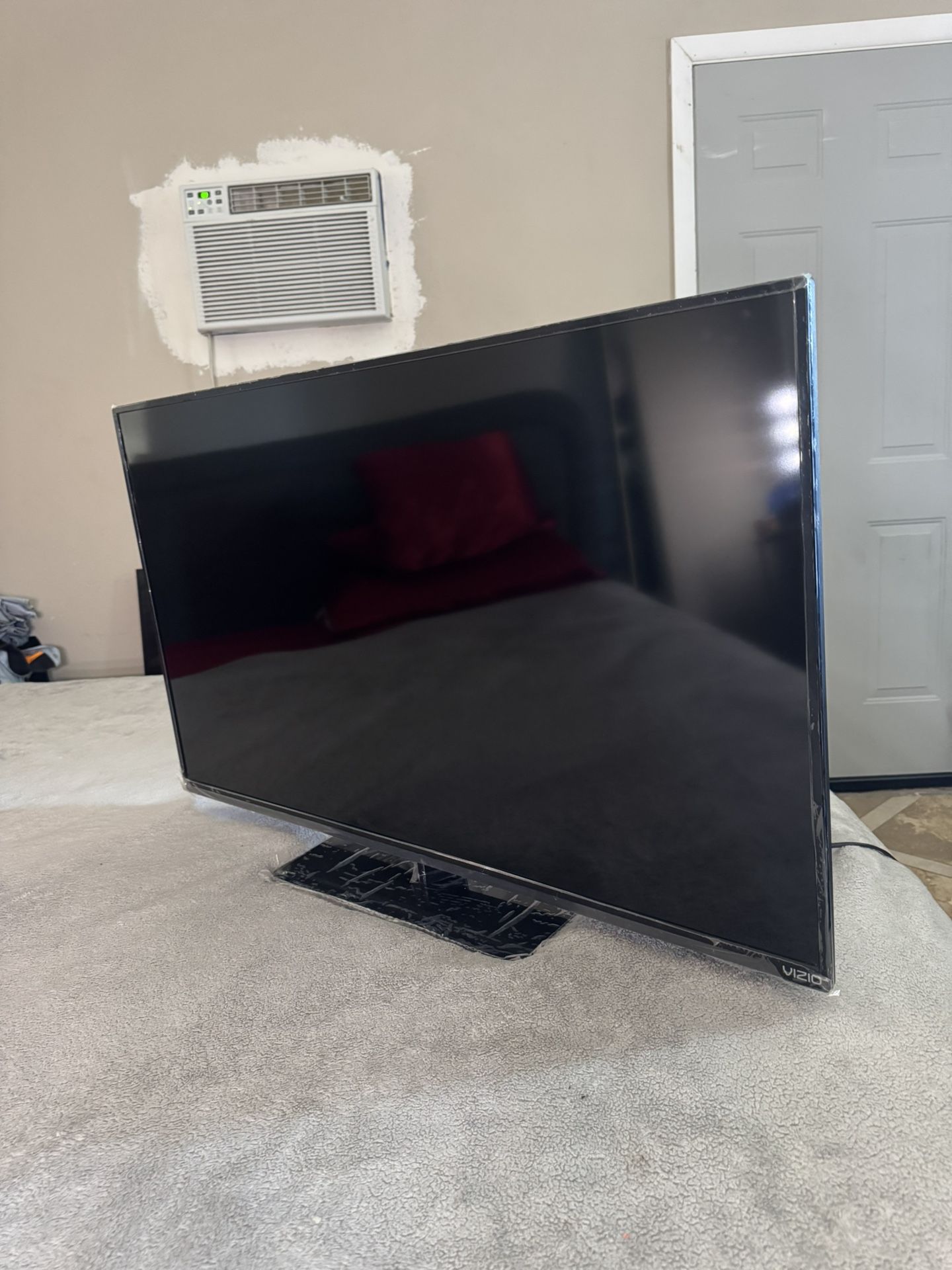 Vizio Smart TV E400I-B2 32’ 1080p HD LED LCD Internet TV
