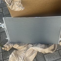 AC Condenser A/C AIR Conditioning for Volvo C 30 /C70/S40/V50 2006/2012