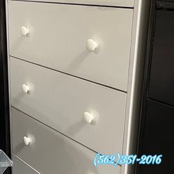 Jumbo Dresser Five Drawer White Double Knob Assembled 