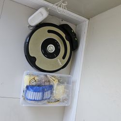 iRobot Roomba  Robot Vacuum 