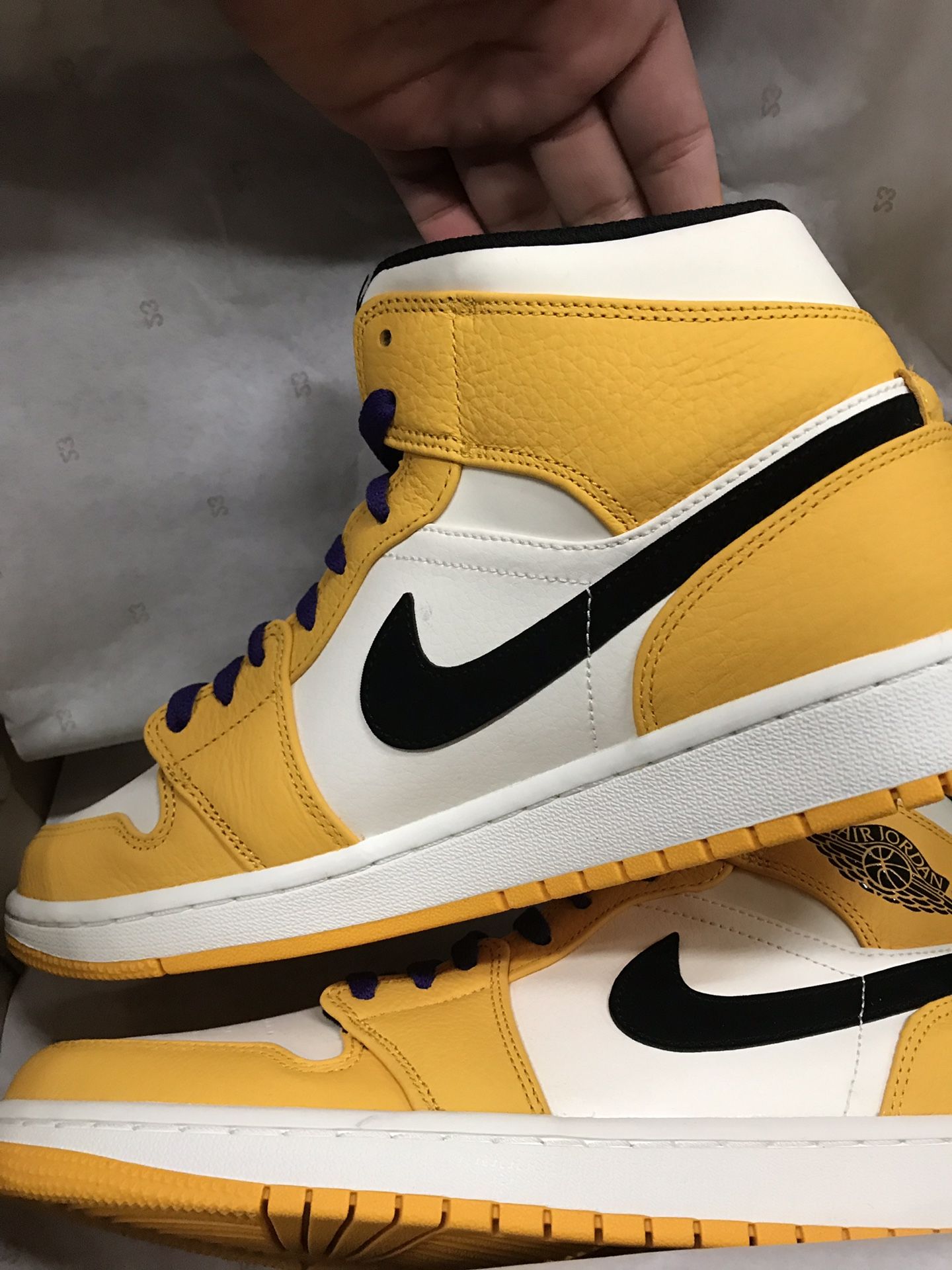 Laker 1s