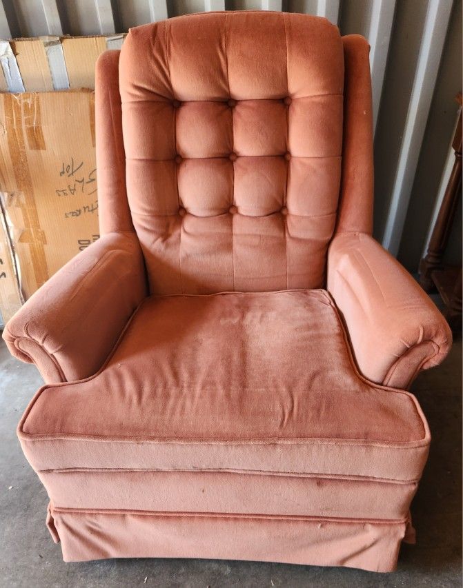 Vintage MCM Tufted Pink Mauve Swivel Rocking Arm Chair by Flexsteel Charisma