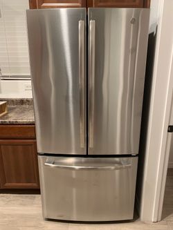 Immaculate GE 24.7 cu. ft. French Door Refrigerator