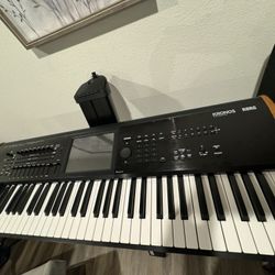 Korg Kronos 2 61 Key