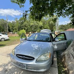 2003 Ford Taurus