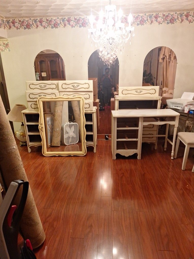 Dresser Set