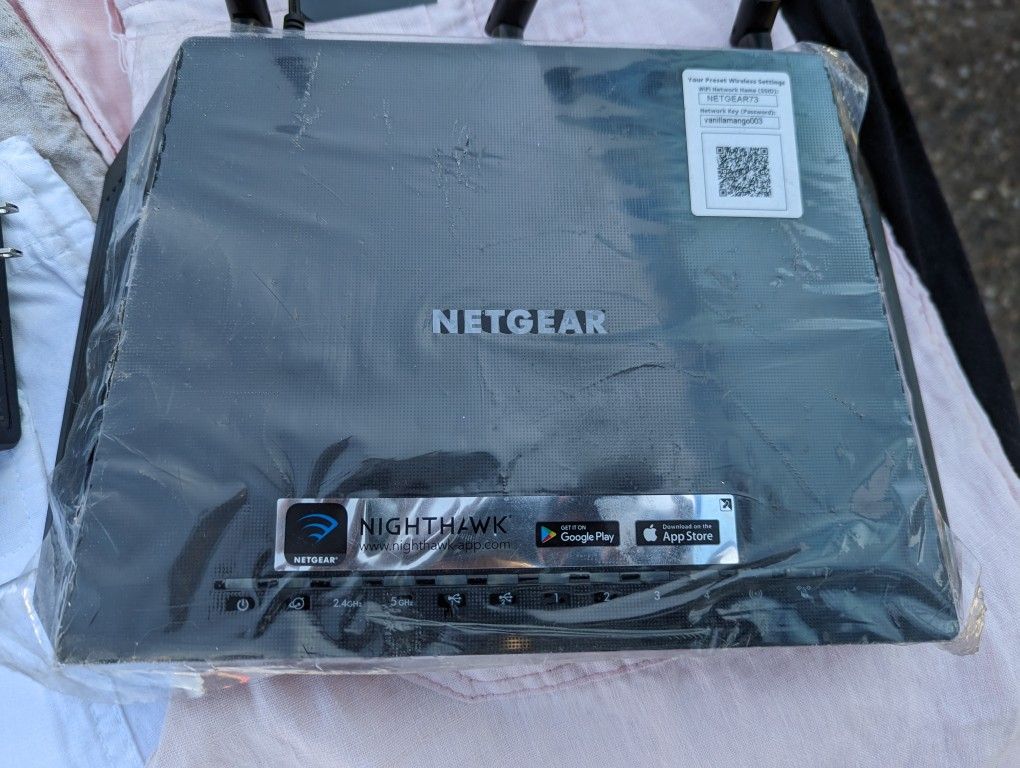 NETGEAR Nighthawk Smart Wi-Fi Router, R6700 - AC1750. $75 OBO