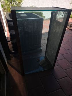 Fish tank 100 gallons. Good glass