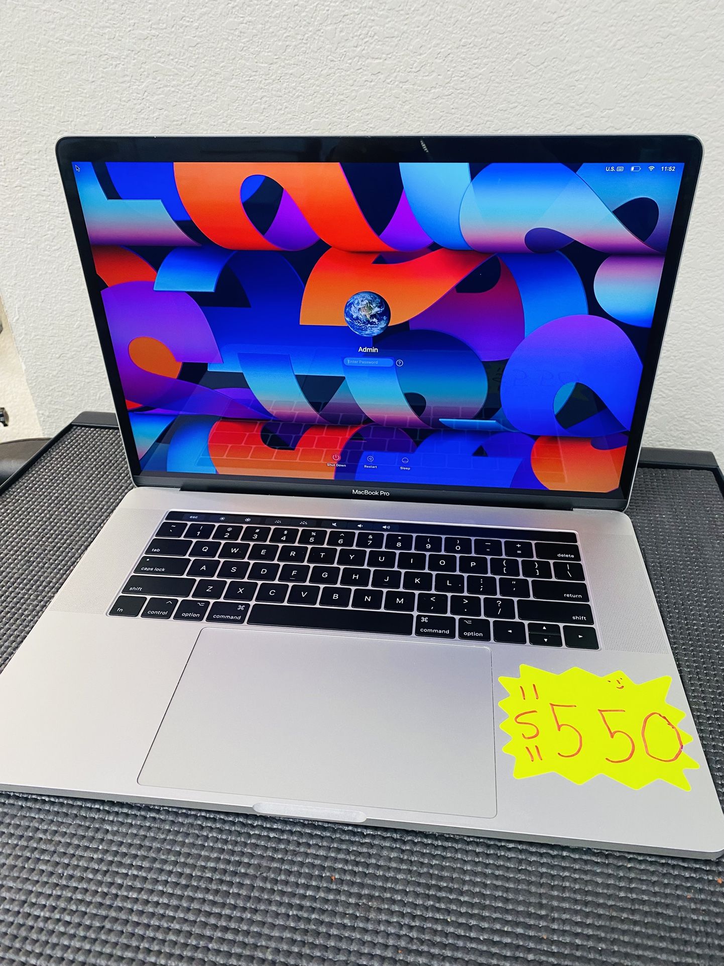 MacBook Pro 15 Inch 2017 16RAM 512GB