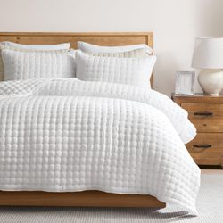 White Queen Size Lightweight Soft Quilt Bedding Set with Shams 3 Pieces