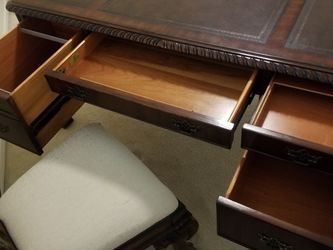 Elegante Escritorio con su Torre para Files