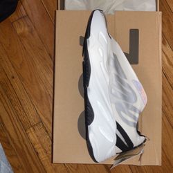 Yeezy 700 MNVN
