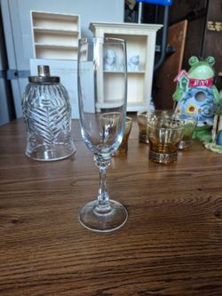 Stem glassware