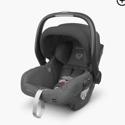 UPPA baby mesa v2 Car Seat And Extra Base